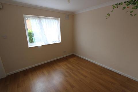 3 bedroom townhouse to rent, Cartwright Drive, Leicester, LE2