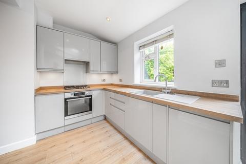 2 bedroom apartment to rent, Odger Street London SW11