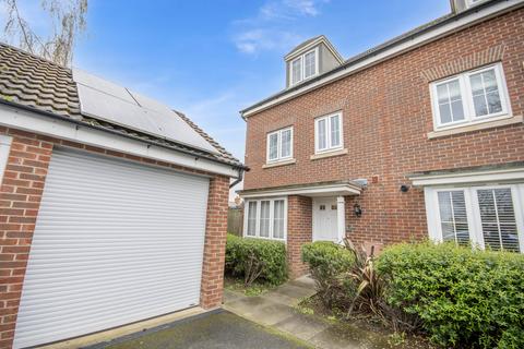 4 bedroom end of terrace house for sale, Canterbury Close, Retford