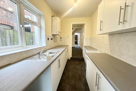 3 bedroom terraced house to rent, Reeves Road, Normanton DE23