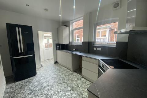 3 bedroom terraced house to rent, Stalbridge Rd, Crewe