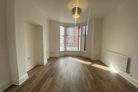 3 bedroom terraced house to rent, Stalbridge Rd, Crewe