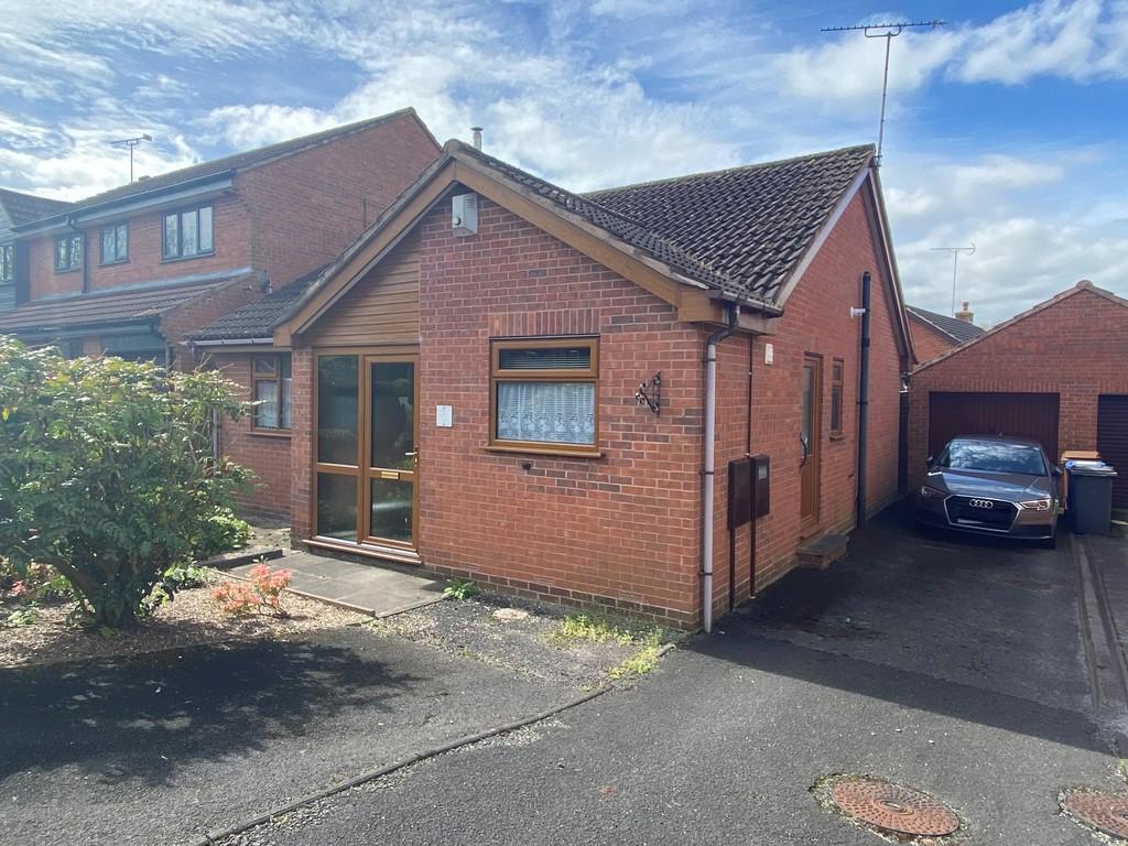 Lark Rise, Uttoxeter 3 bed detached bungalow for sale £270,000