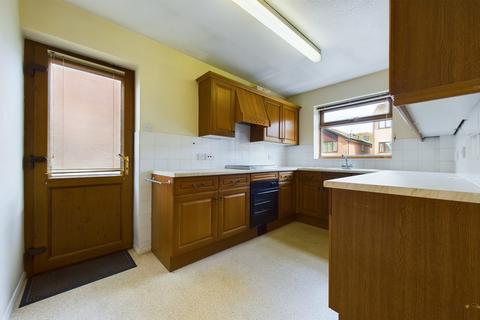 3 Lark Rise, Uttoxeter, ST14 8SZ