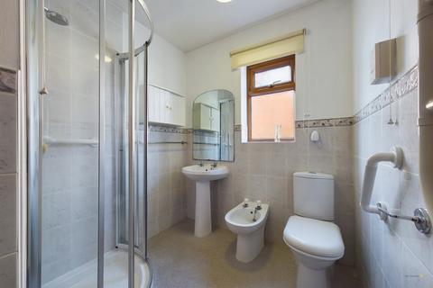 3 Lark Rise, Uttoxeter, ST14 8SZ