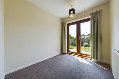3 Lark Rise, Uttoxeter, ST14 8SZ