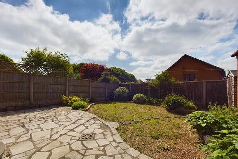 3 Lark Rise, Uttoxeter, ST14 8SZ