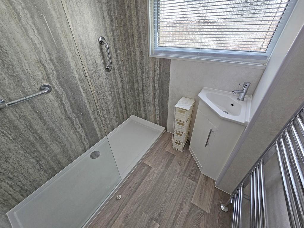 Shower room 2