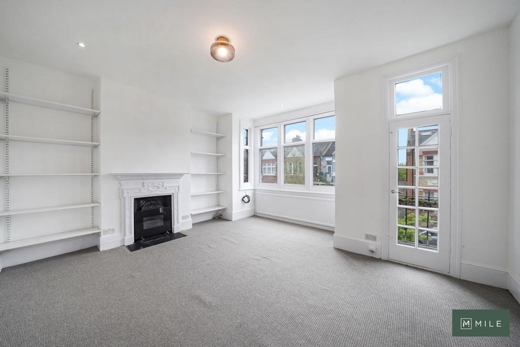 82a Clifford Gardens, First Floor Flat - d GHVLd XPm