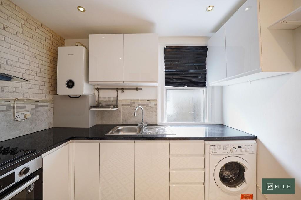 82a Clifford Gardens, First Floor Flat - Yab ZTj C9q