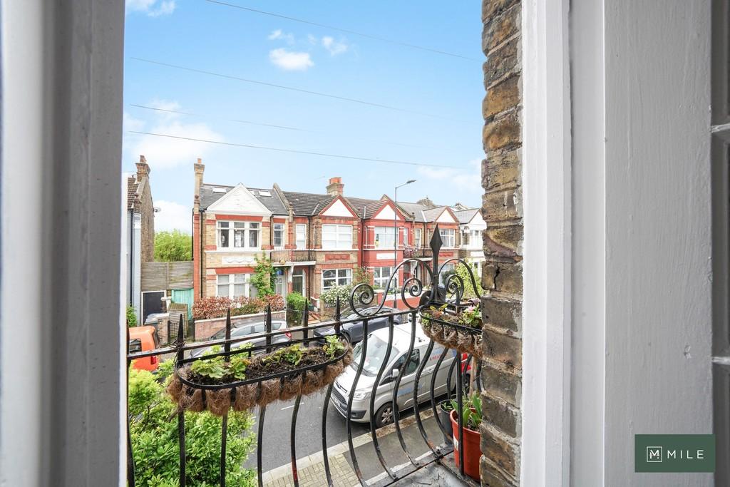 82a Clifford Gardens, First Floor Flat - v N0a Qe GIK