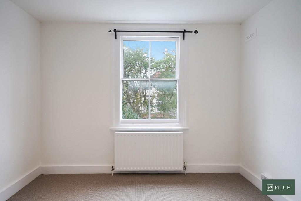 82a Clifford Gardens, First Floor Flat - 99 VLy Wwgs
