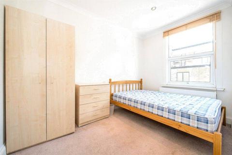 3 bedroom flat to rent, Queenstown Road, Battersea, London, SW8
