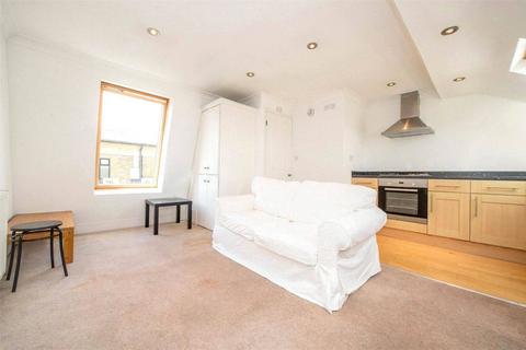 3 bedroom flat to rent, Queenstown Road, Battersea, SW8
