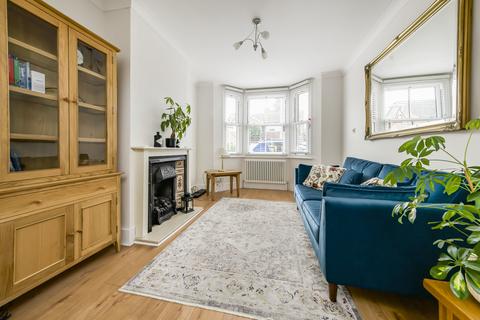 3 bedroom semi-detached house to rent, Swallow Street, Iver SL0