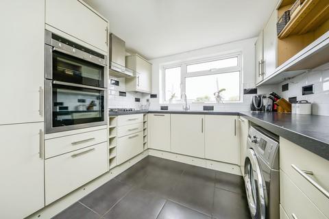 3 bedroom semi-detached house to rent, Swallow Street, Iver SL0