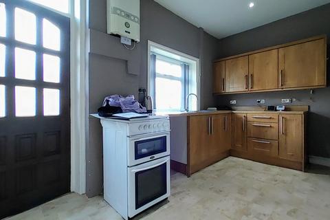 21 Ashmount, Clayton, Bradford, BD14 6HL