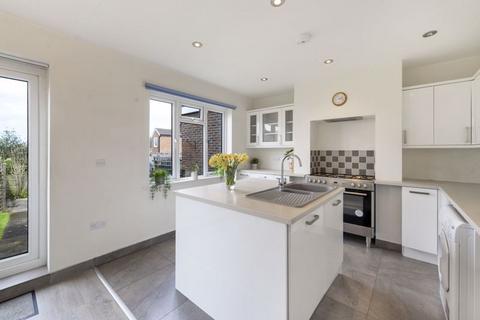 28 Douglas Road, Tonbridge, TN9 2TA