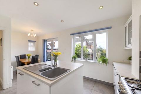 28 Douglas Road, Tonbridge, TN9 2TA