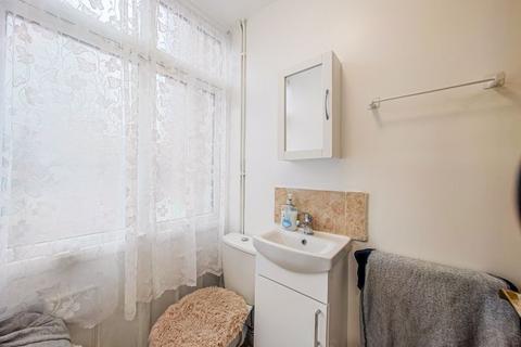 2 Booth Close, London, SE28 8BW