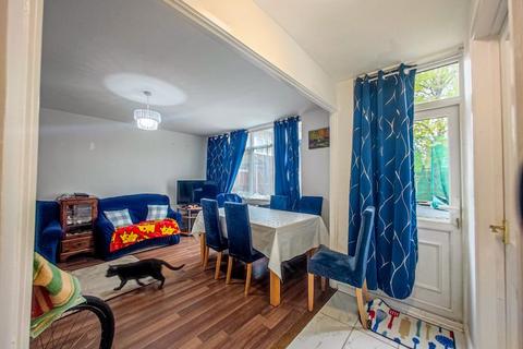 2 Booth Close, London, SE28 8BW