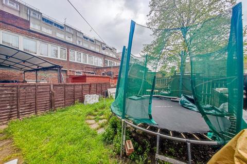 2 Booth Close, London, SE28 8BW