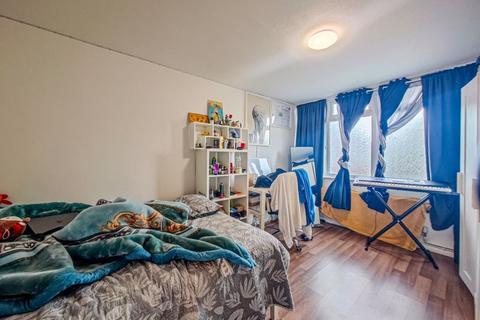 2 Booth Close, London, SE28 8BW