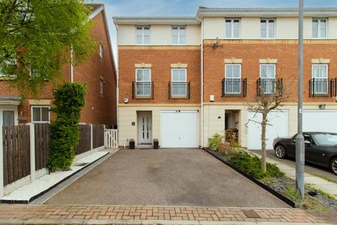 3 bedroom townhouse for sale, Heddle Rise, Wakefield
