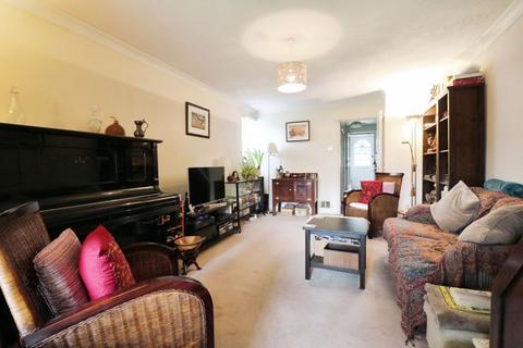 2 bedroom semi-detached house for sale, Leas Drive, Iver