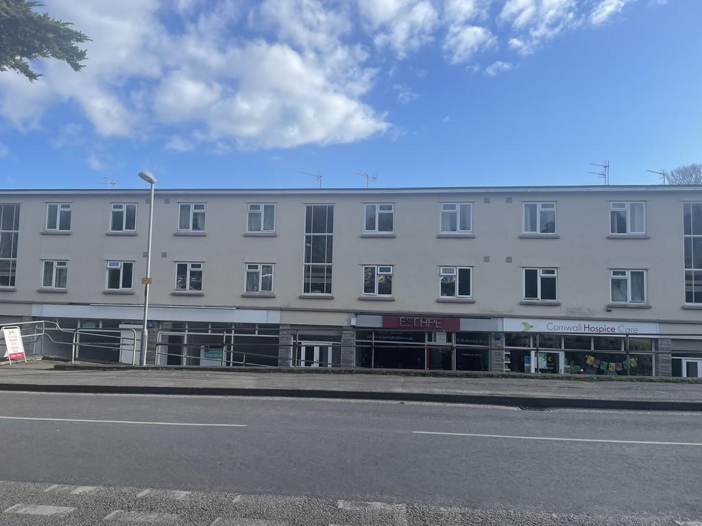 Boslowick Court, Falmouth TR11 2 bed apartment - £1,380 pcm (£318 pw)