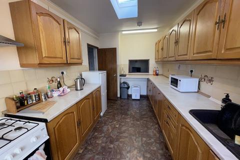 3 bedroom apartment to rent, St Gluvias Street, Penryn TR10