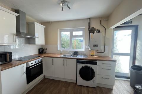 3 bedroom terraced house to rent, Saracen Crescent, Penryn TR10