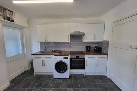 3 bedroom semi-detached house to rent, Glasney Place, Penryn TR10