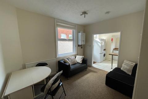 1 bedroom terraced house to rent, Cowley Bridge Road, Exeter EX4