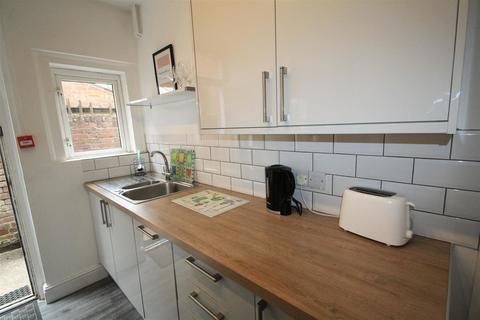 6 bedroom terraced house to rent, Magdalen Road, Exeter EX2