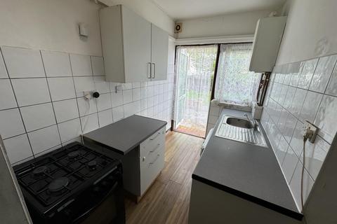 1 bedroom flat to rent, Courtland Avenue, Ilford IG1