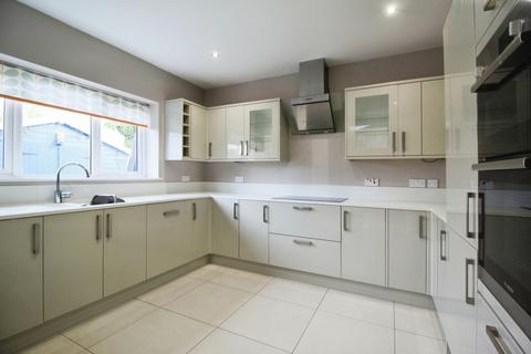 4 bedroom semi-detached house to rent, Flag Lane North, Chester CH2