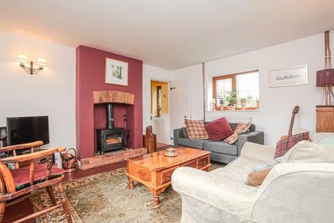 2 bedroom cottage for sale, Main Street, Hanwell