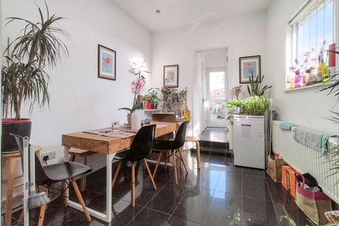 3 bedroom terraced house for sale, Kenworthy Road, Hackney, E9