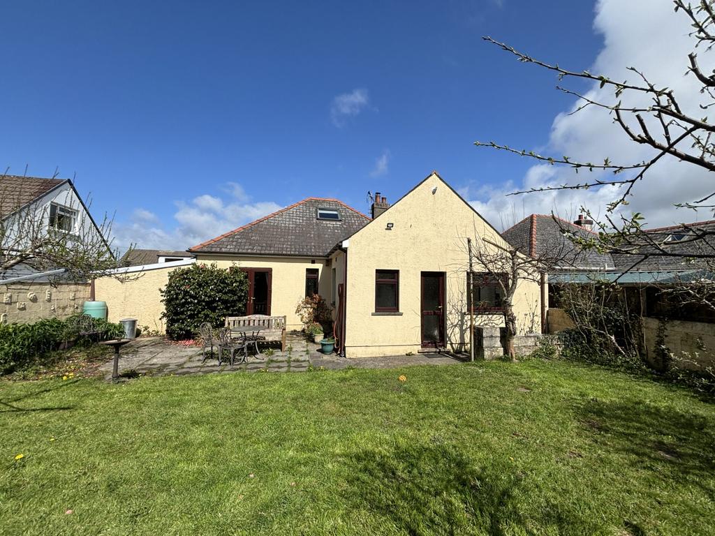 Brickhurst Park, Johnston, Haverfordwest 3 bed detached bungalow for