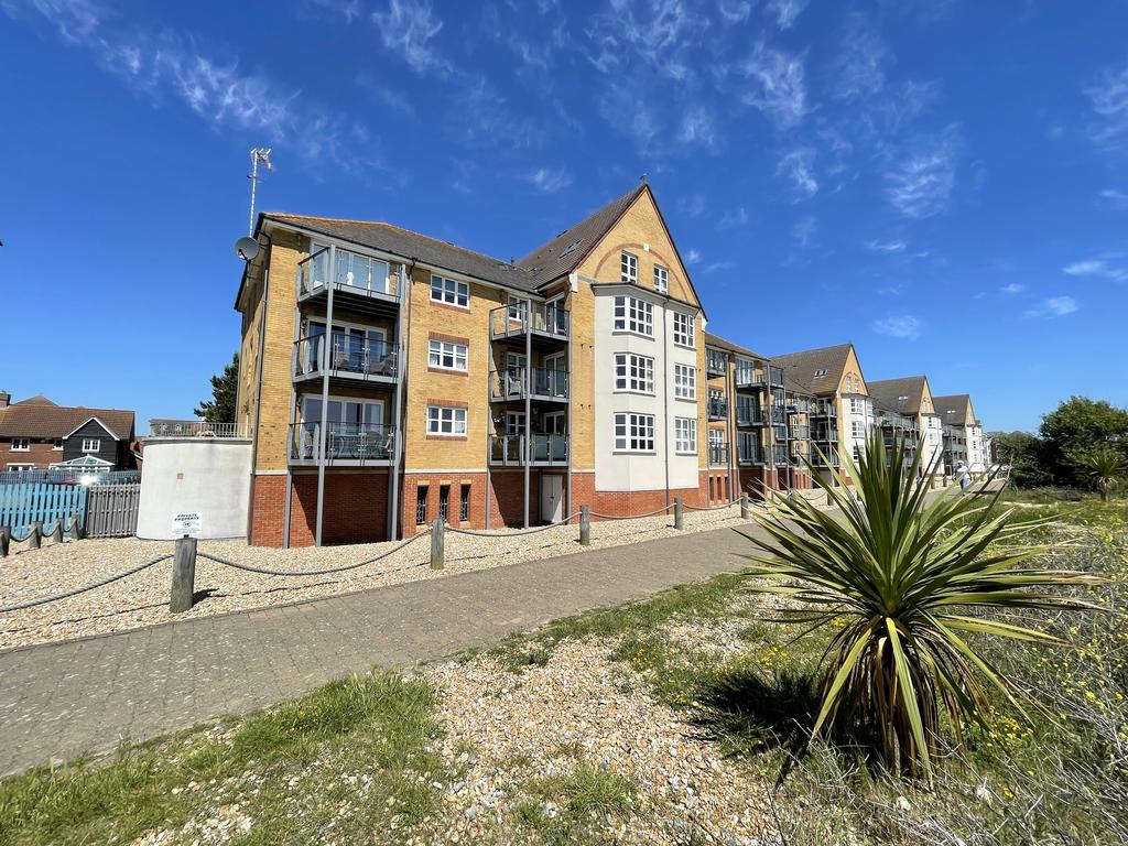 Caroline Way, Sovereign Harbour... 3 bed apartment to rent £1,700 pcm