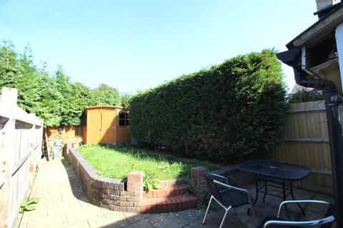 2 bedroom end of terrace house to rent, Doods Road, Reigate, RH2