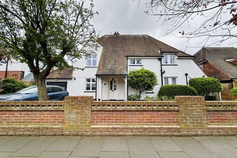 5 bedroom detached house for sale, College Avenue, Grays