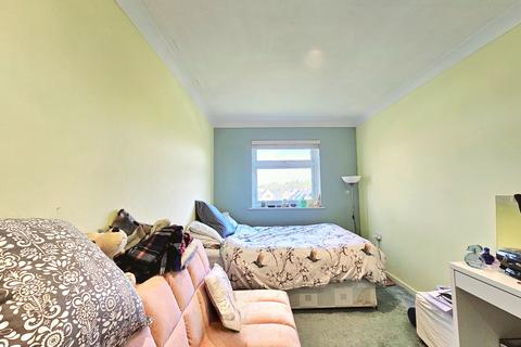 2 bedroom apartment to rent, Brackens, Brackley Road, BR3