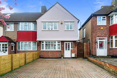 3 bedroom end of terrace house for sale, Risborough Drive, Worcester Park