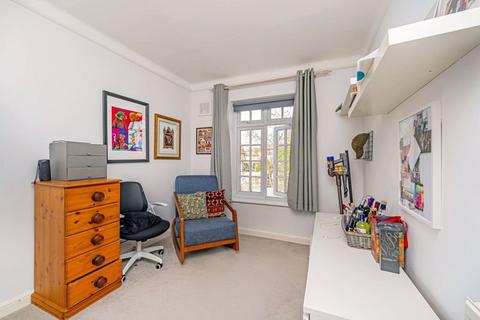 2 bedroom apartment for sale, Portsmouth Road, Thames Ditton, KT7