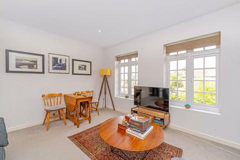 2 bedroom apartment for sale, Portsmouth Road, Thames Ditton, KT7
