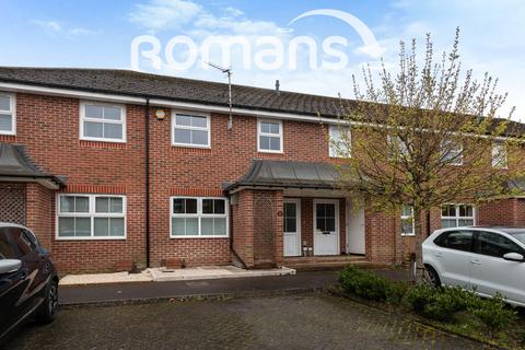 3 bedroom terraced house to rent, Cottesmore Place, Farnborough
