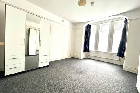 2 bedroom flat to rent, Richmond Road, Worthing