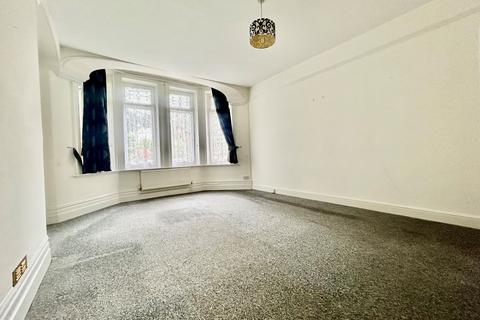 2 bedroom flat to rent, Richmond Road, Worthing